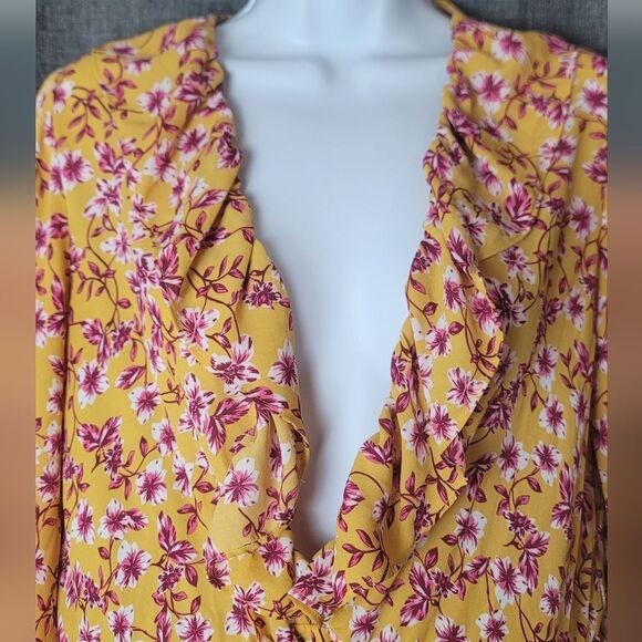 EXPRESS x Rocky Barnes Floral Romper - Picture 6 of 13